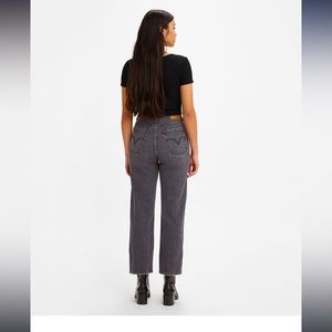 Levi’s Iconic rib cage straight leg crop jeans.